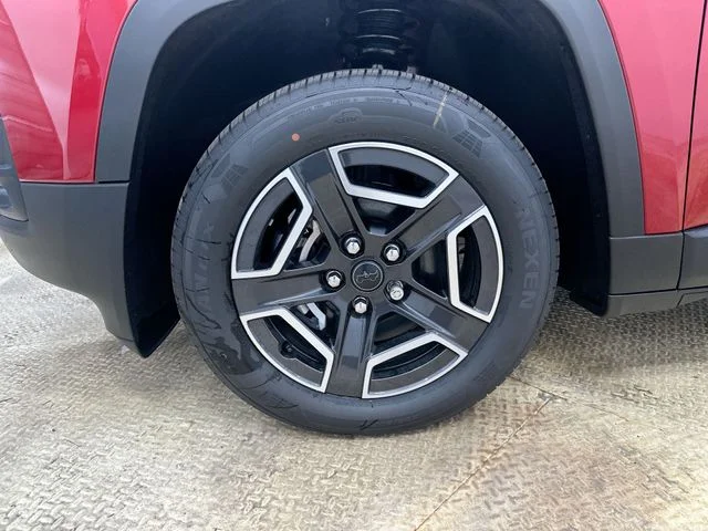 New 2026 Red Hot Pearl-Coat Exterior Paint Jeep Laredo image 19