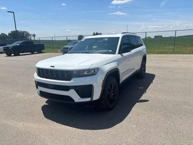 New 2026 Bright White Clear-Coat Exterior Paint Jeep Altitude image 7