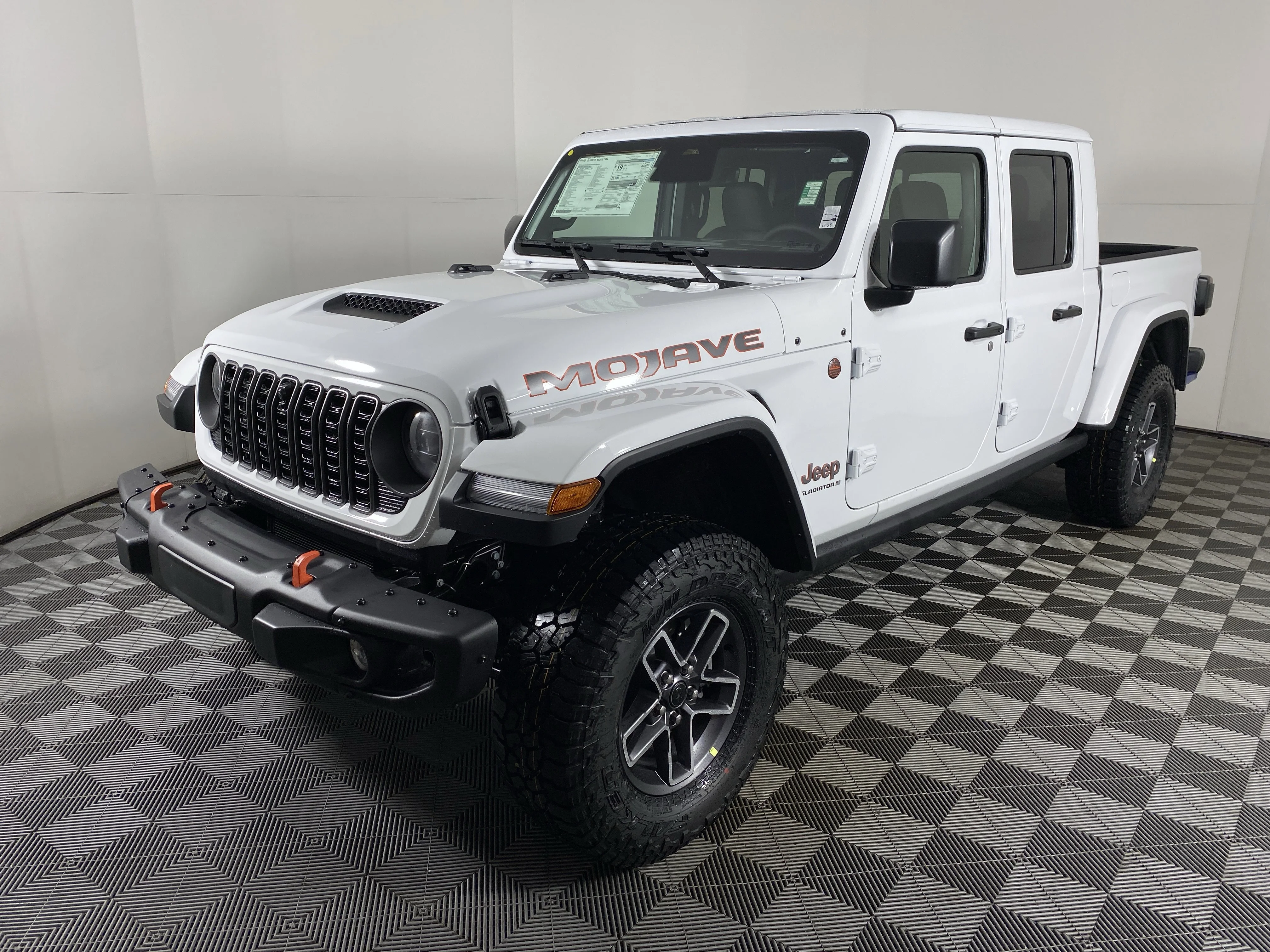 New 2026 Bright White Clear-Coat Exterior Paint Jeep Mojave X image 10