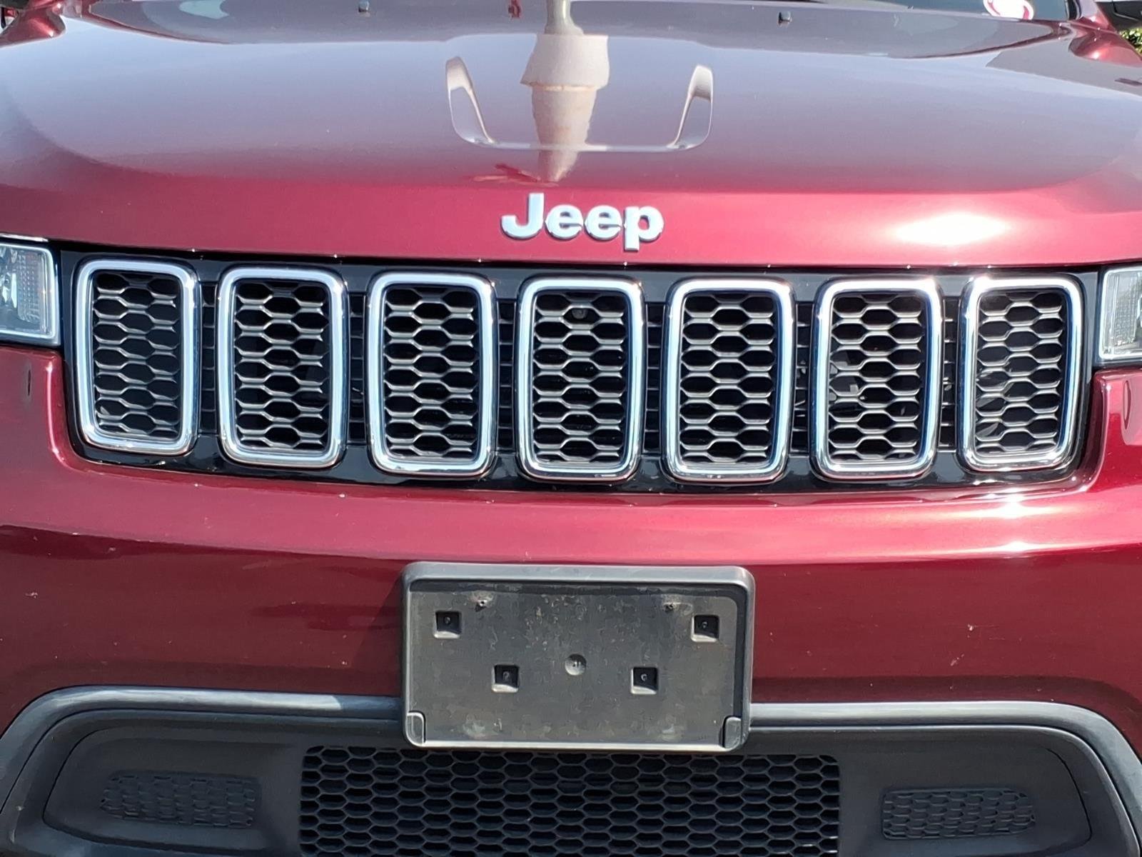 Used 2018 Velvet Red Pearlcoat Jeep Laredo E image 13