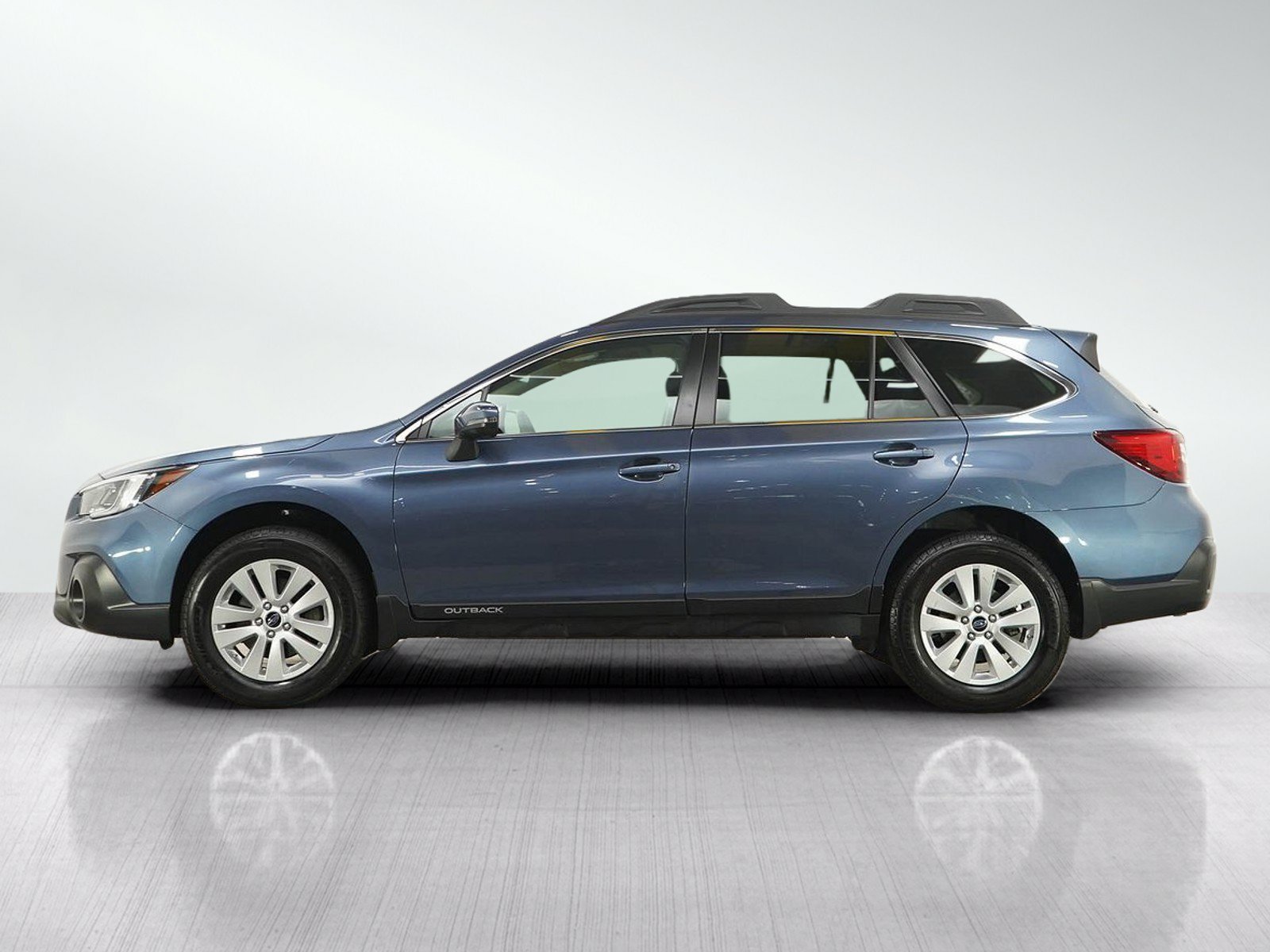 Used 2018 Subaru Outback Premium with VIN 4S4BSAFC4J3332142 for sale in Burnsville, Minnesota
