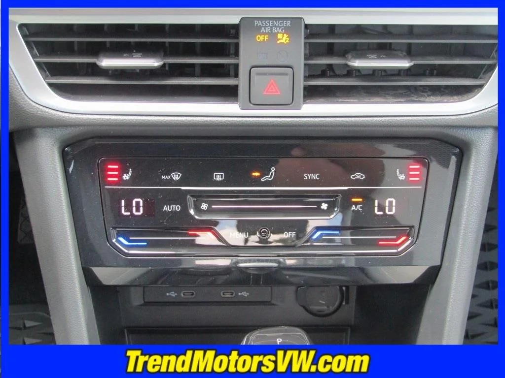 2025 Volkswagen Taos SE - Photo 32
