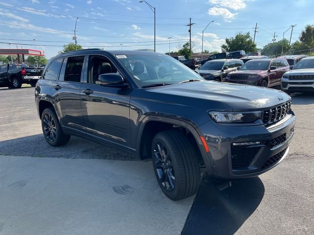 New 2026 Baltic Gray Metallic Clear-Coat Exterior Paint Jeep Limited Reserve image 4