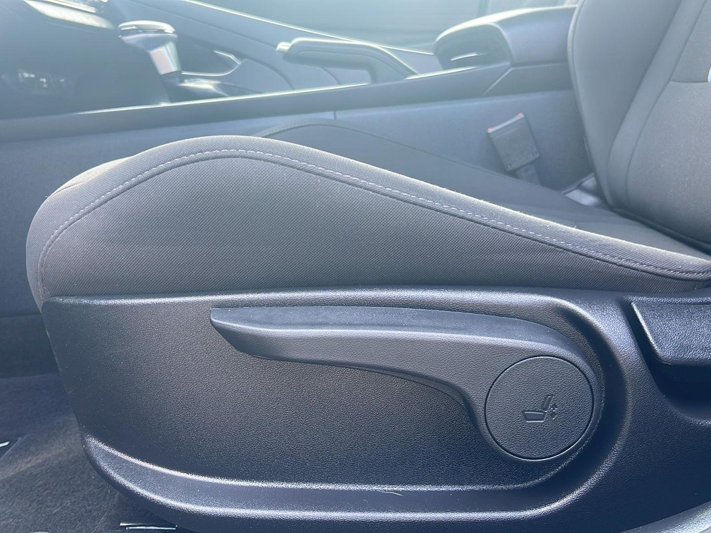 Used 2024 Amazon Gray Hyundai SEL image 27