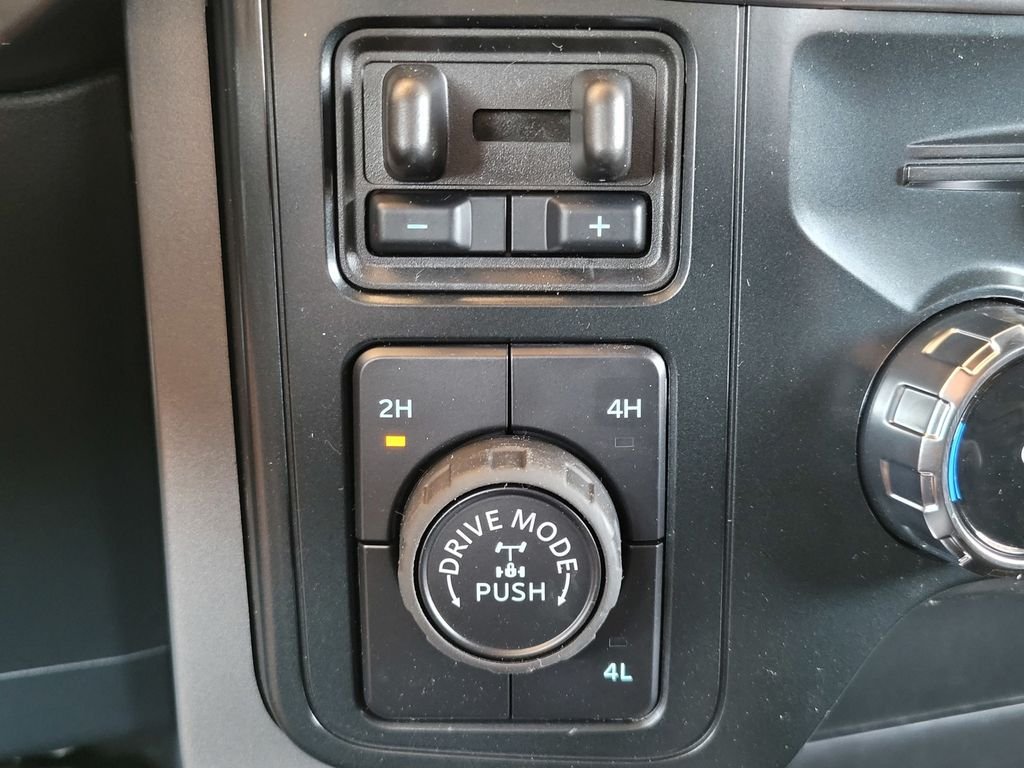 2025 Ford F-150 XLT - Photo 10