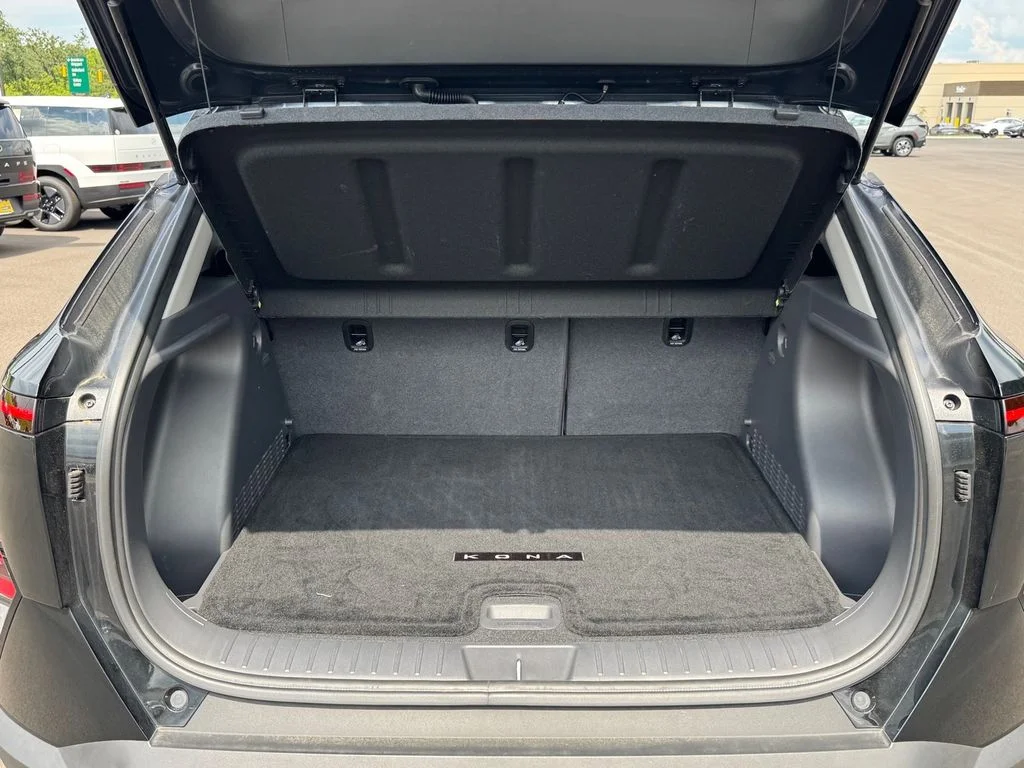 Used 2025 Black Hyundai SEL Convenience image 20