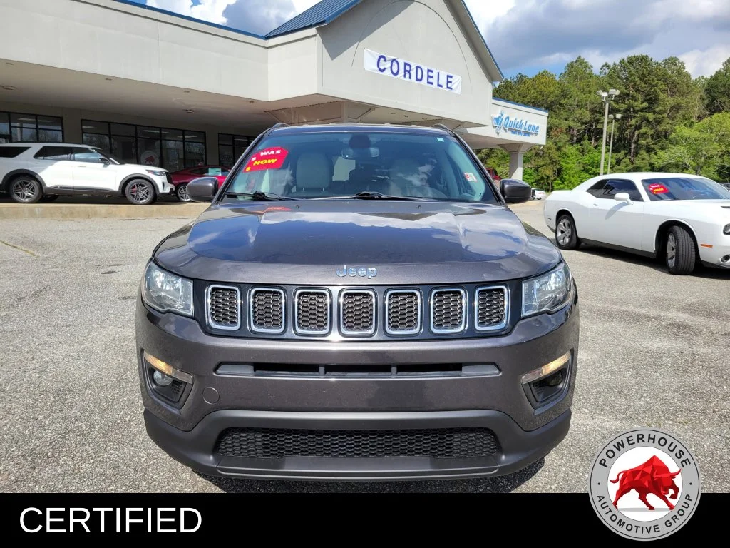 Used 2019 Gray Jeep Latitude image 9