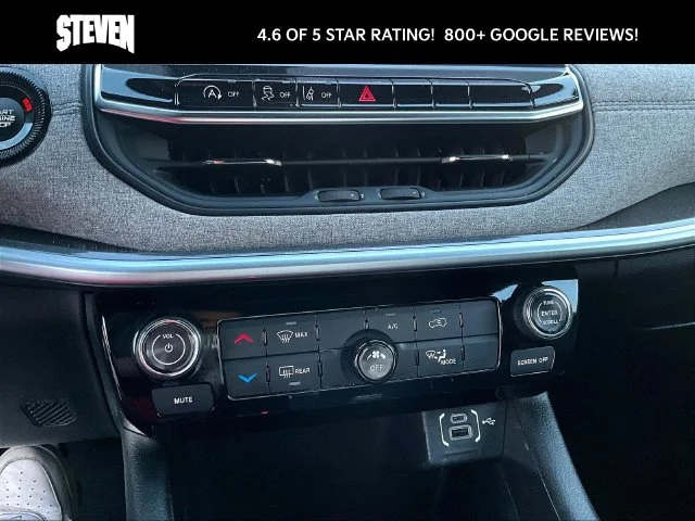 Used 2024 Silver Jeep Latitude image 18