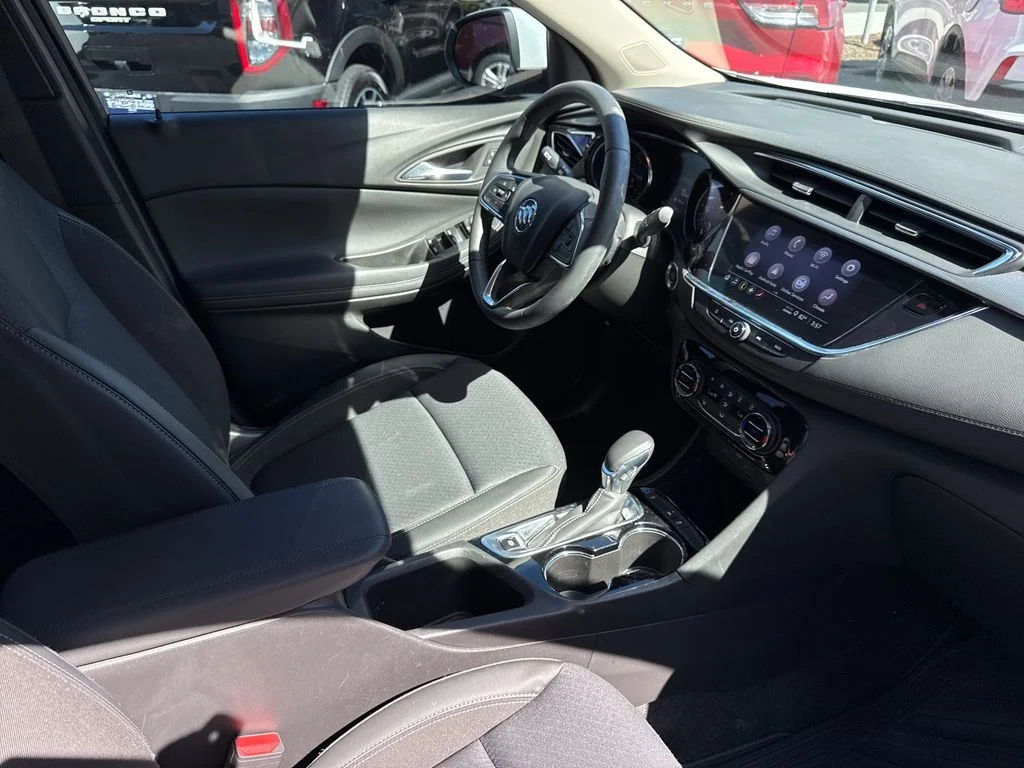 Used 2022 Summit White Buick Select image 27