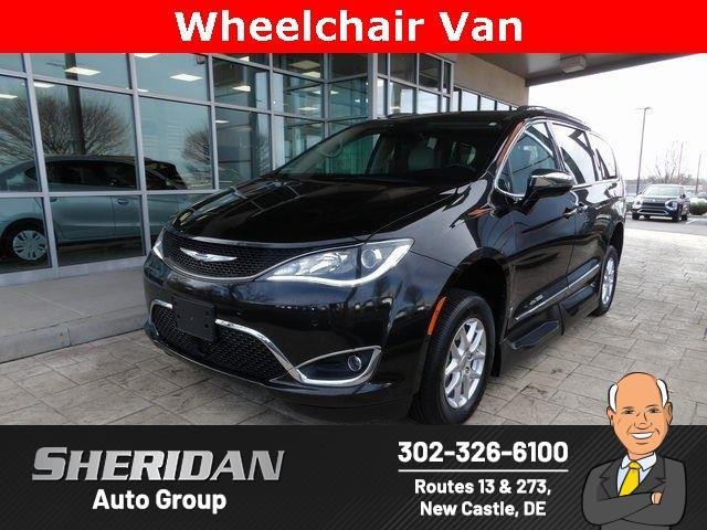 2018 Chrysler Pacifica Limited's photo