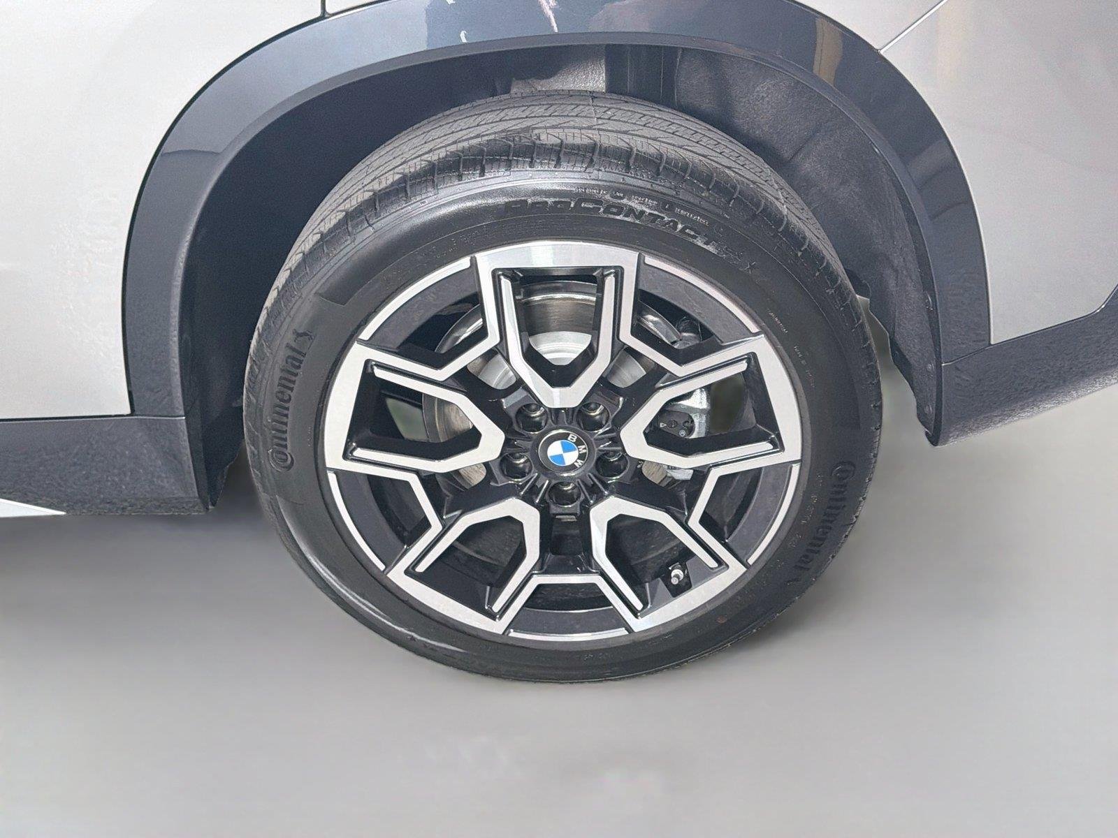 New 2027 Space Silver Metallic BMW xDrive28i image 30