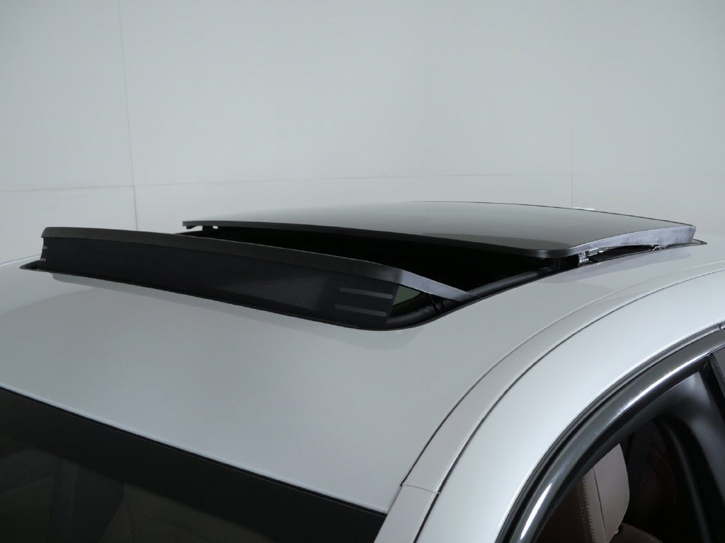 New 2027 Mineral White Metallic BMW xDrive40i image 17