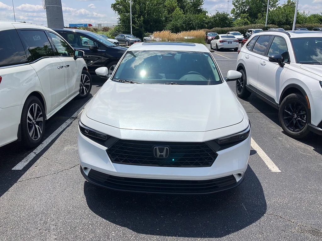 Certified Used 2023 Platinum White Pearl Honda EX image 2