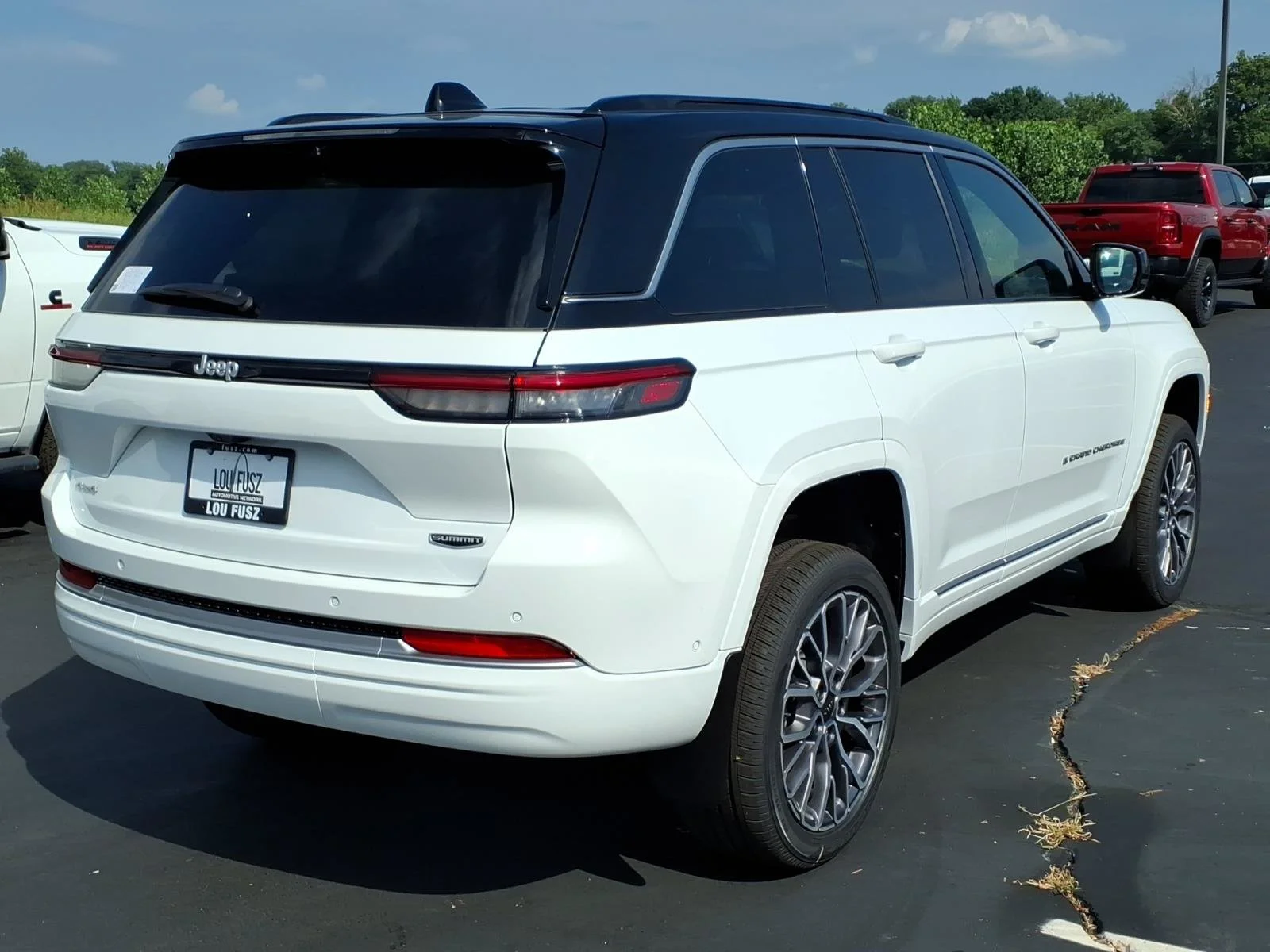 New 2026 Bright White Clear-Coat Exterior Paint Jeep Summit image 15