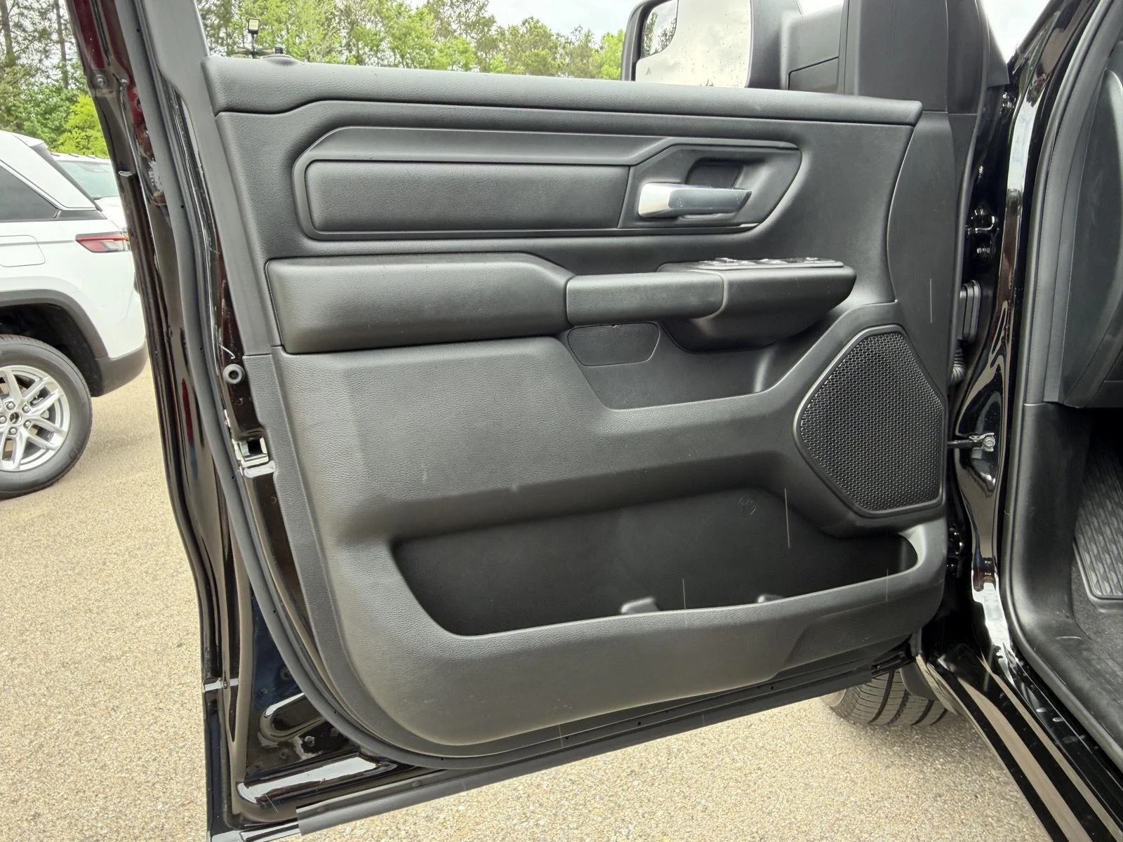New 2026 Diamond Black Crystal Pearl-Coat Exterior Paint RAM Express image 16