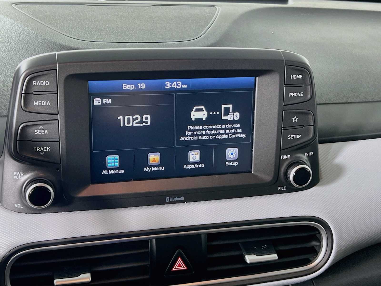 Used 2020 Ultra Black Hyundai SE image 15