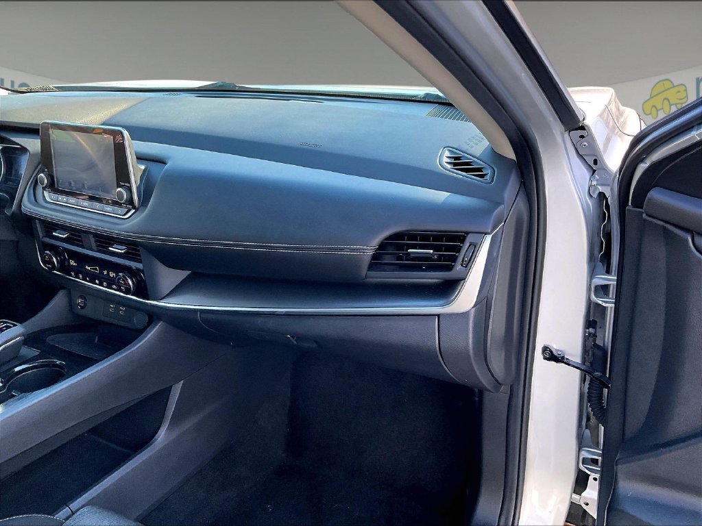 Used 2024 Brilliant Silver Metallic Nissan SV image 13