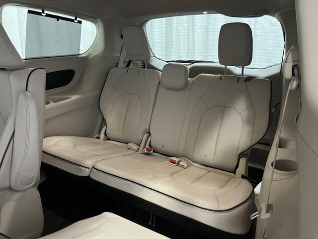 Used 2020 White Chrysler Limited image 12