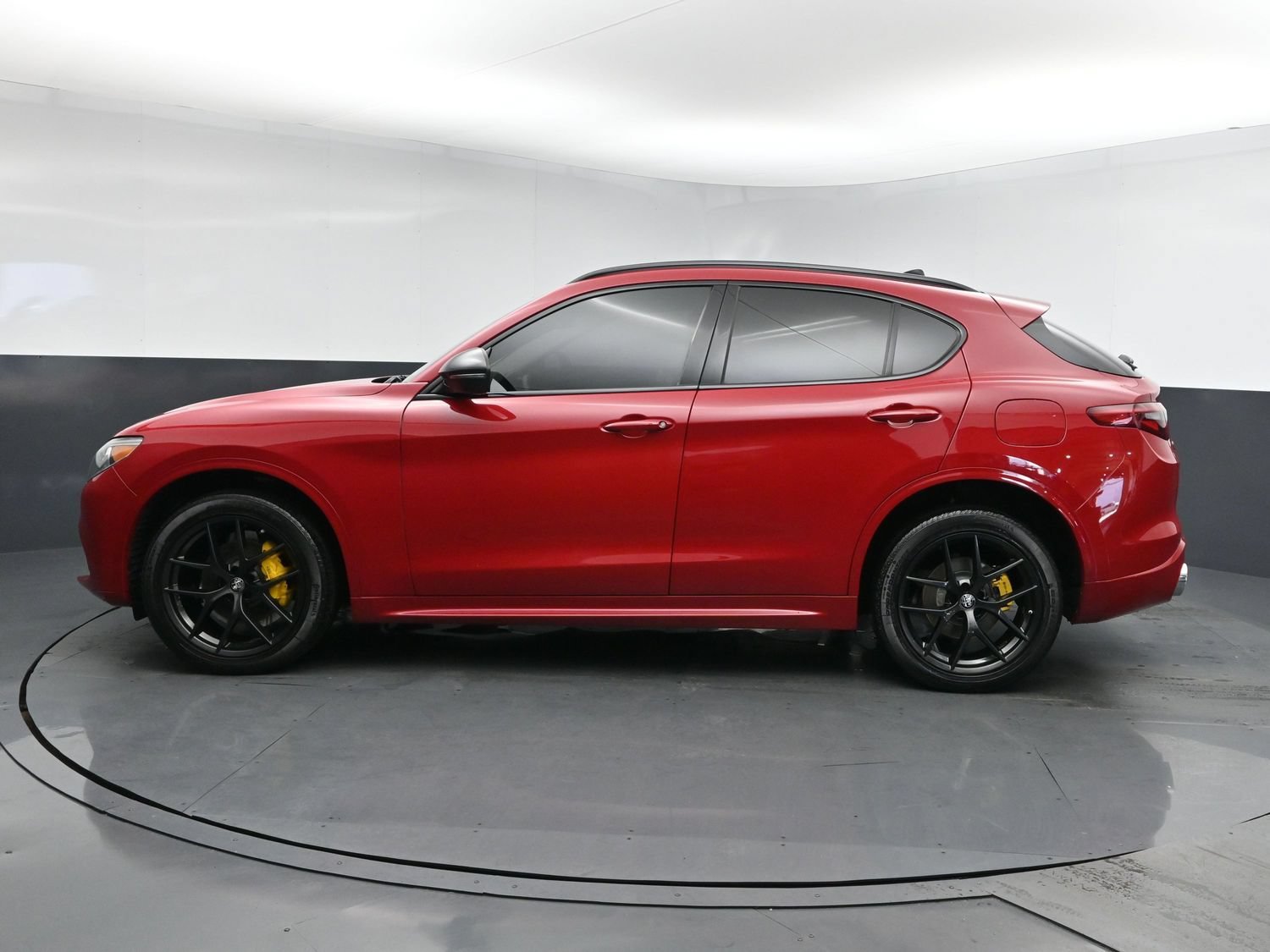 Used 2021 Alfa Rosso Alfa Romeo Ti image 4