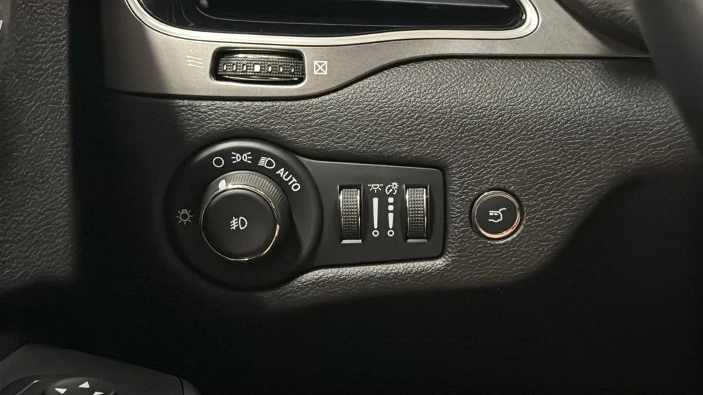 Used 2020 Red Jeep Limited image 26