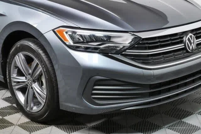 Certified Used 2024 Platinum Gray Metallic Volkswagen SE image 34