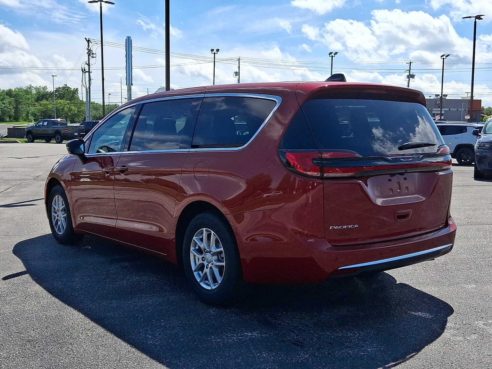 New 2027 Red Hot Pearl-Coat Exterior Paint Chrysler Select image 5