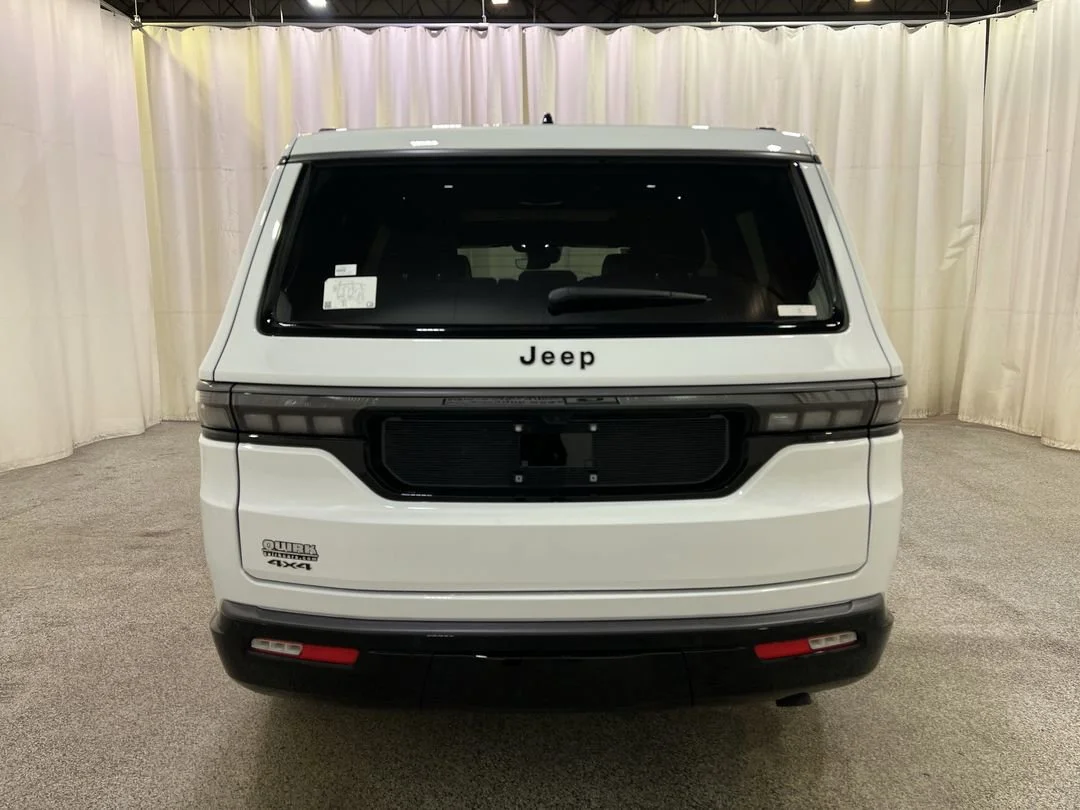 New 2026 Bright White Clear-Coat Exterior Paint Jeep Limited Altitude image 7