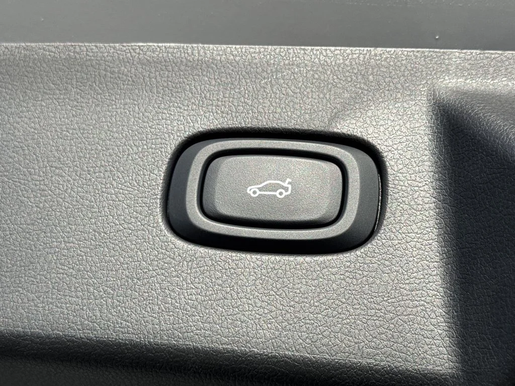 2025 VinFast VF 8 Plus - Photo 11