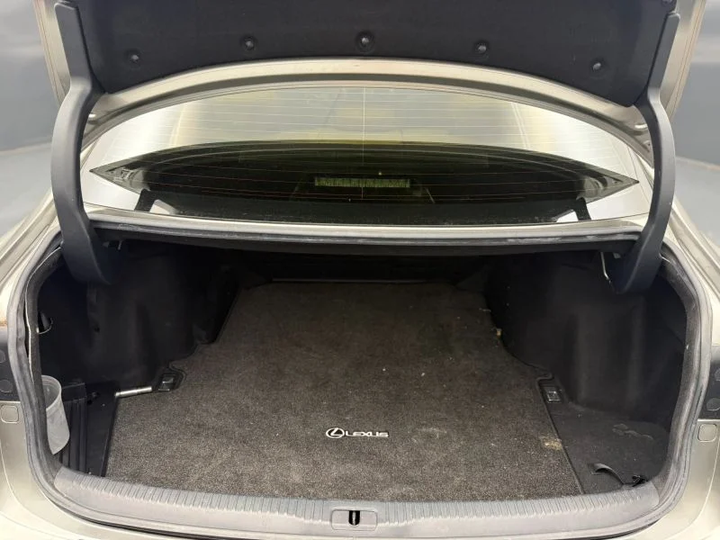 2016 Lexus IS 200t - Photo 31