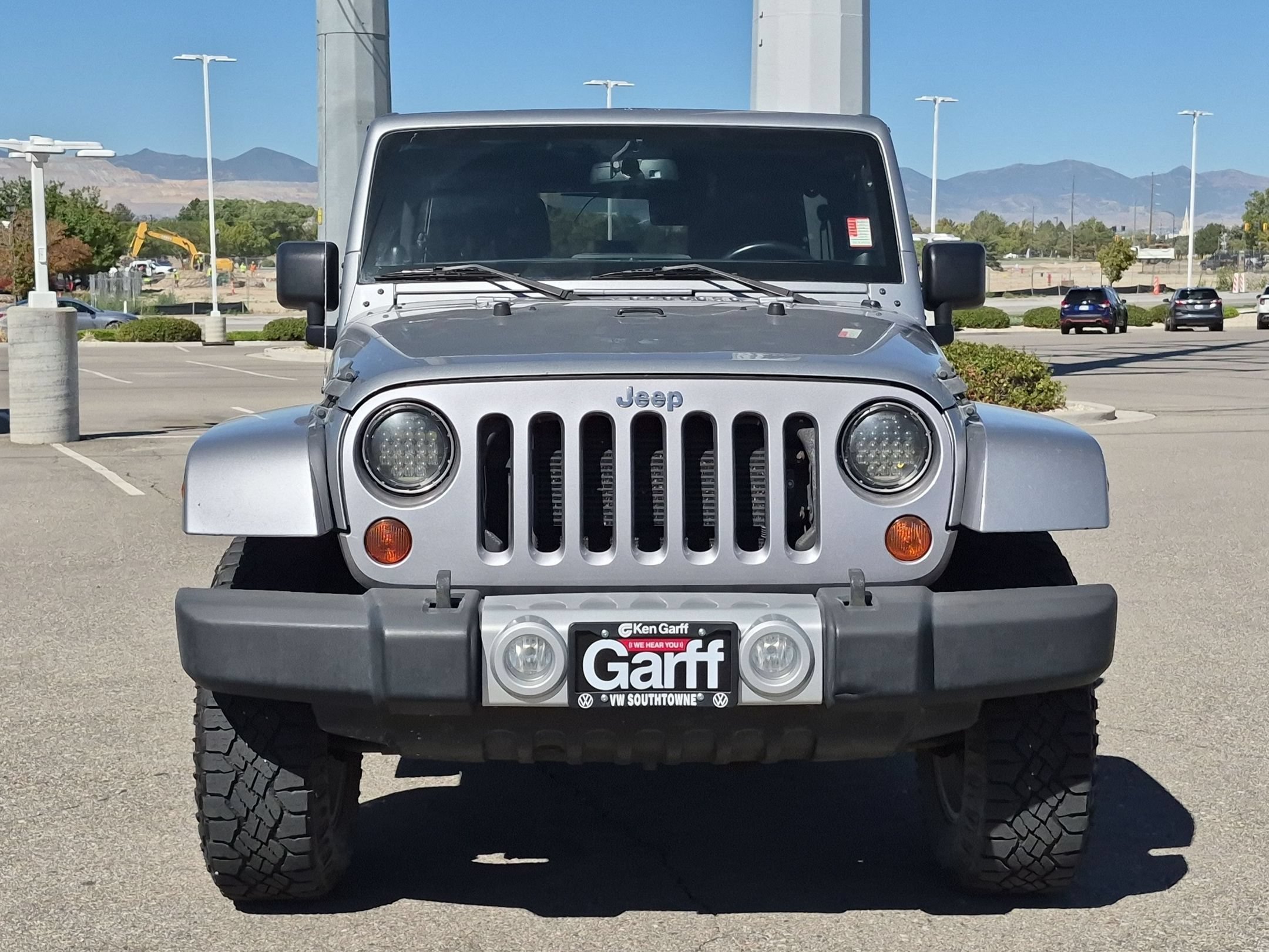 Used 2013 Billet Silver Metallic Jeep Sahara image 9
