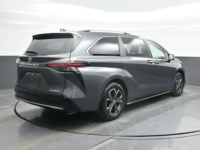 2025 Toyota Sienna Platinum - Photo 9