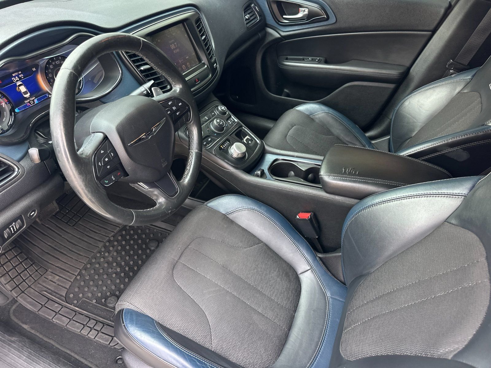 Used 2015 Bright White Clearcoat Chrysler S image 9