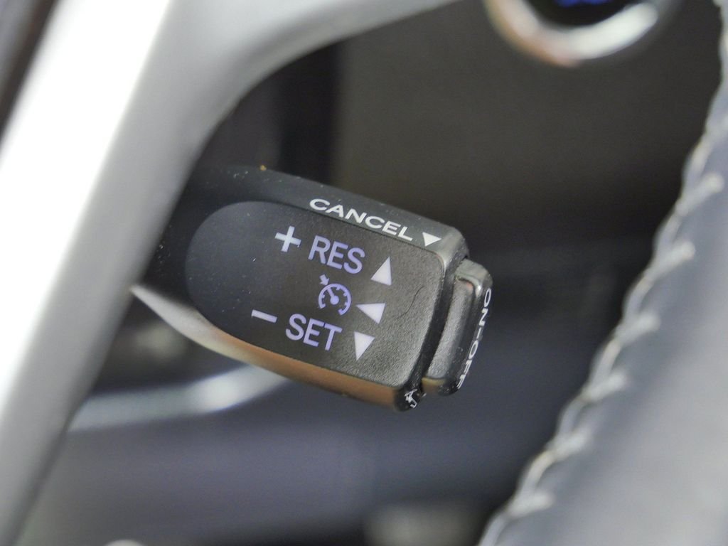 Used 2015 Red Toyota Limited image 41