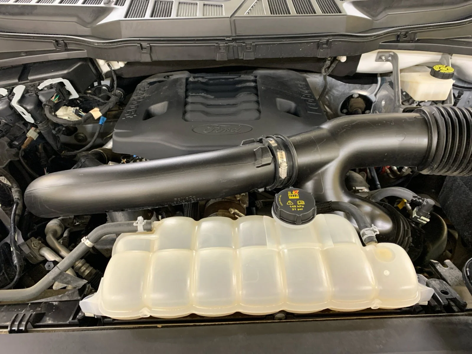 Used 2022 White Ford Lariat SuperCrew image 20