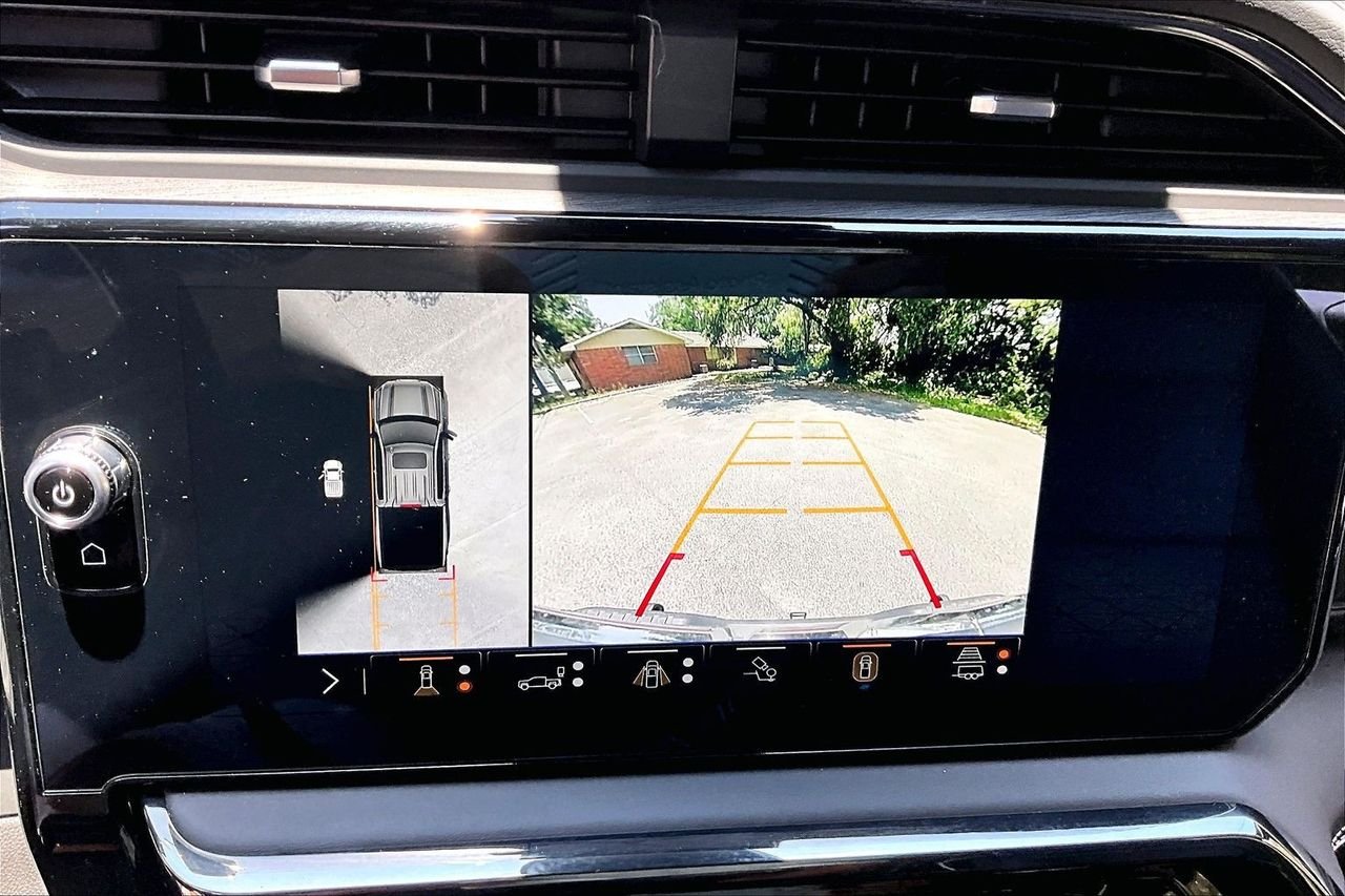Used 2024 White GMC AT4X image 13