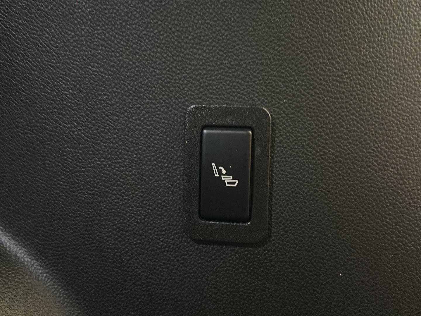 Used 2024 Summit White Chevrolet LT image 18
