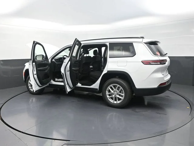 New 2026 Bright White Clear-Coat Exterior Paint Jeep Laredo X image 34