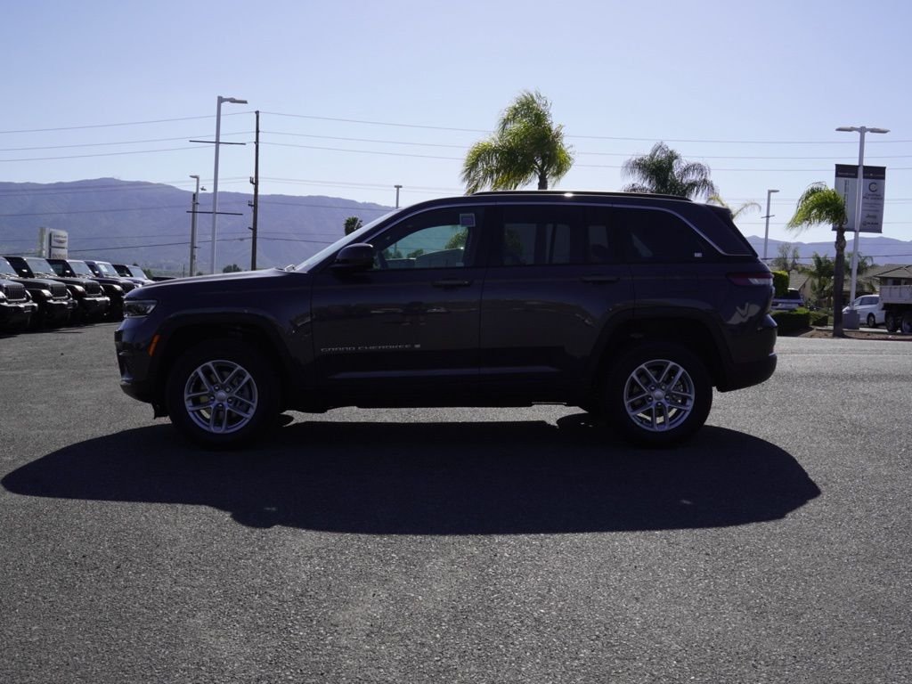 New 2026 Baltic Gray Metallic Clear-Coat Exterior Paint Jeep Laredo X image 6