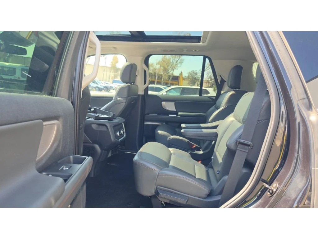 Used 2025 Agate Black Metallic Ford Active image 7