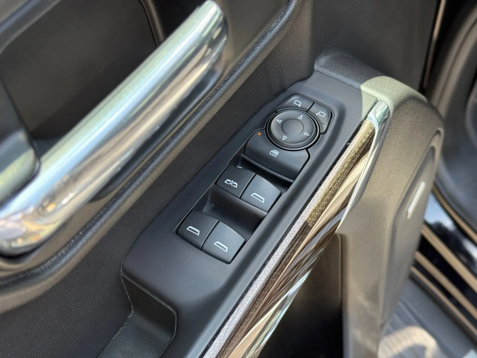 Used 2019 BLACK Chevrolet RST image 15