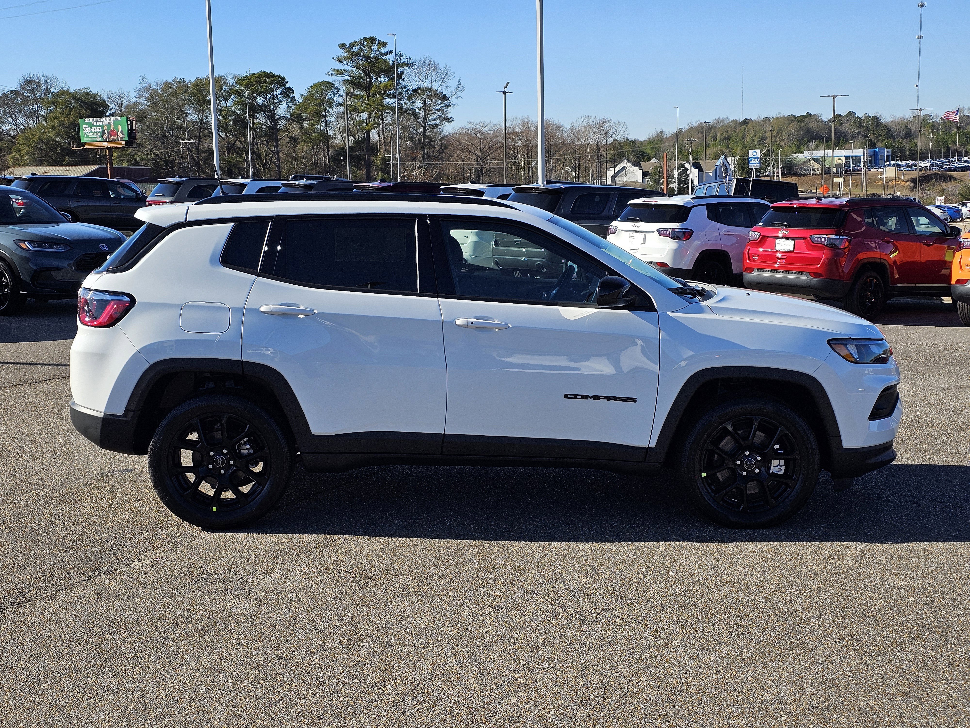 New 2026 Bright White Clearcoat Jeep Latitude Altitude image 7