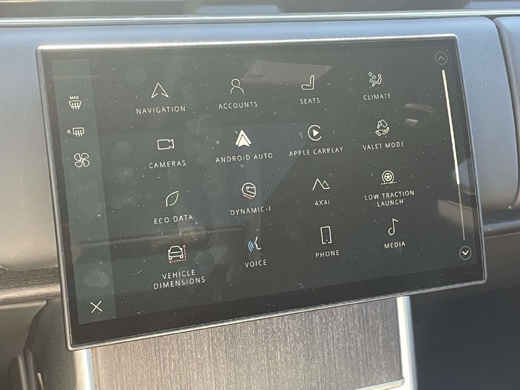 2025 Land Rover Range Rover SE | CarEdge