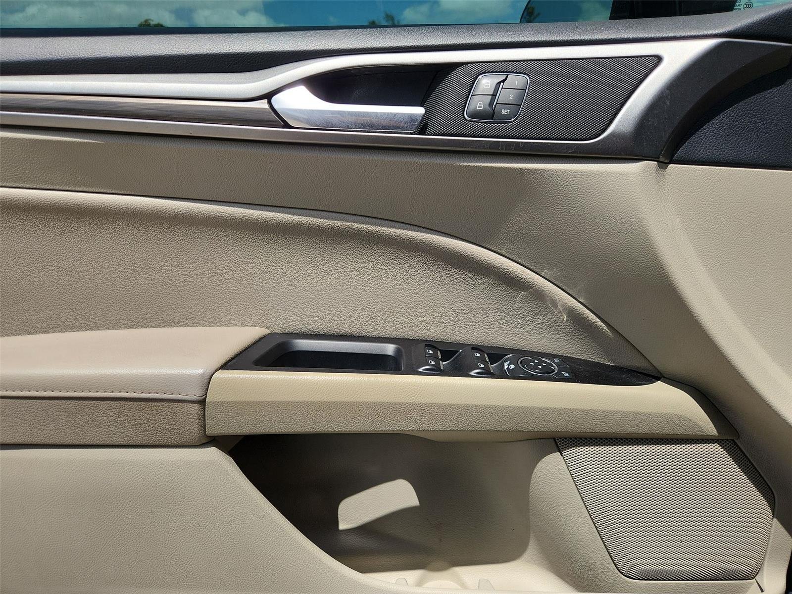 Used 2019 Black Ford SEL image 21