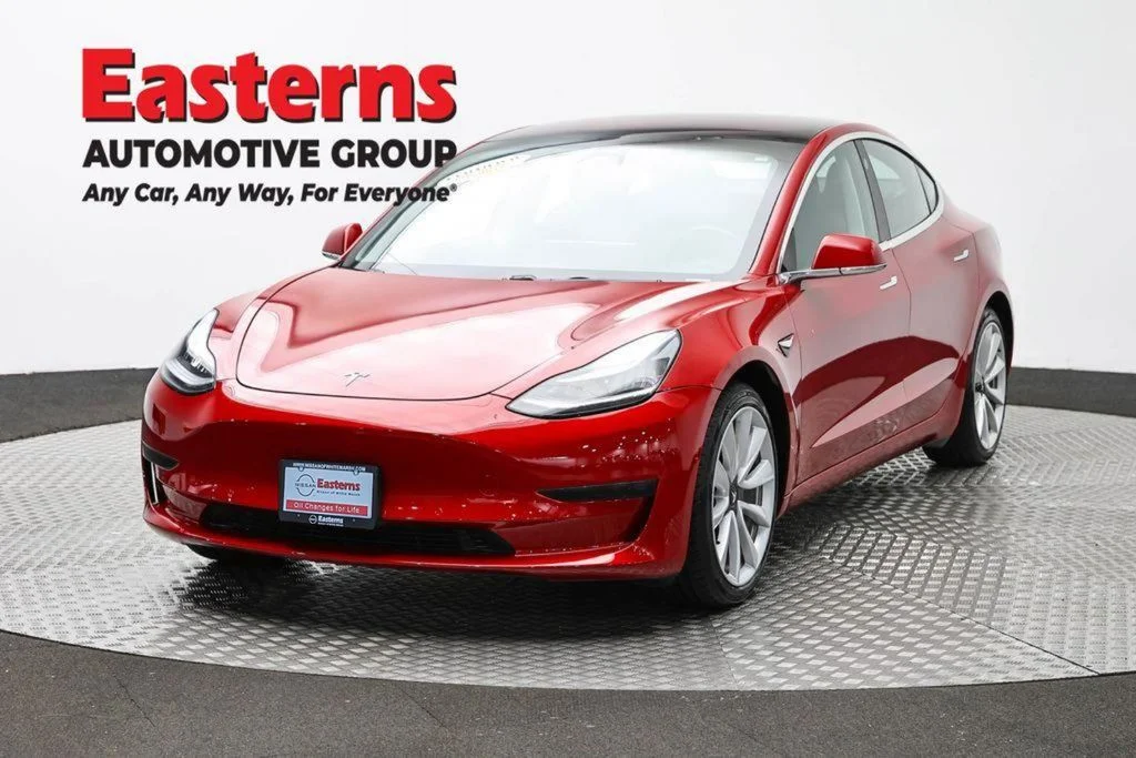 Used 2018 Red Tesla Long Range image 1
