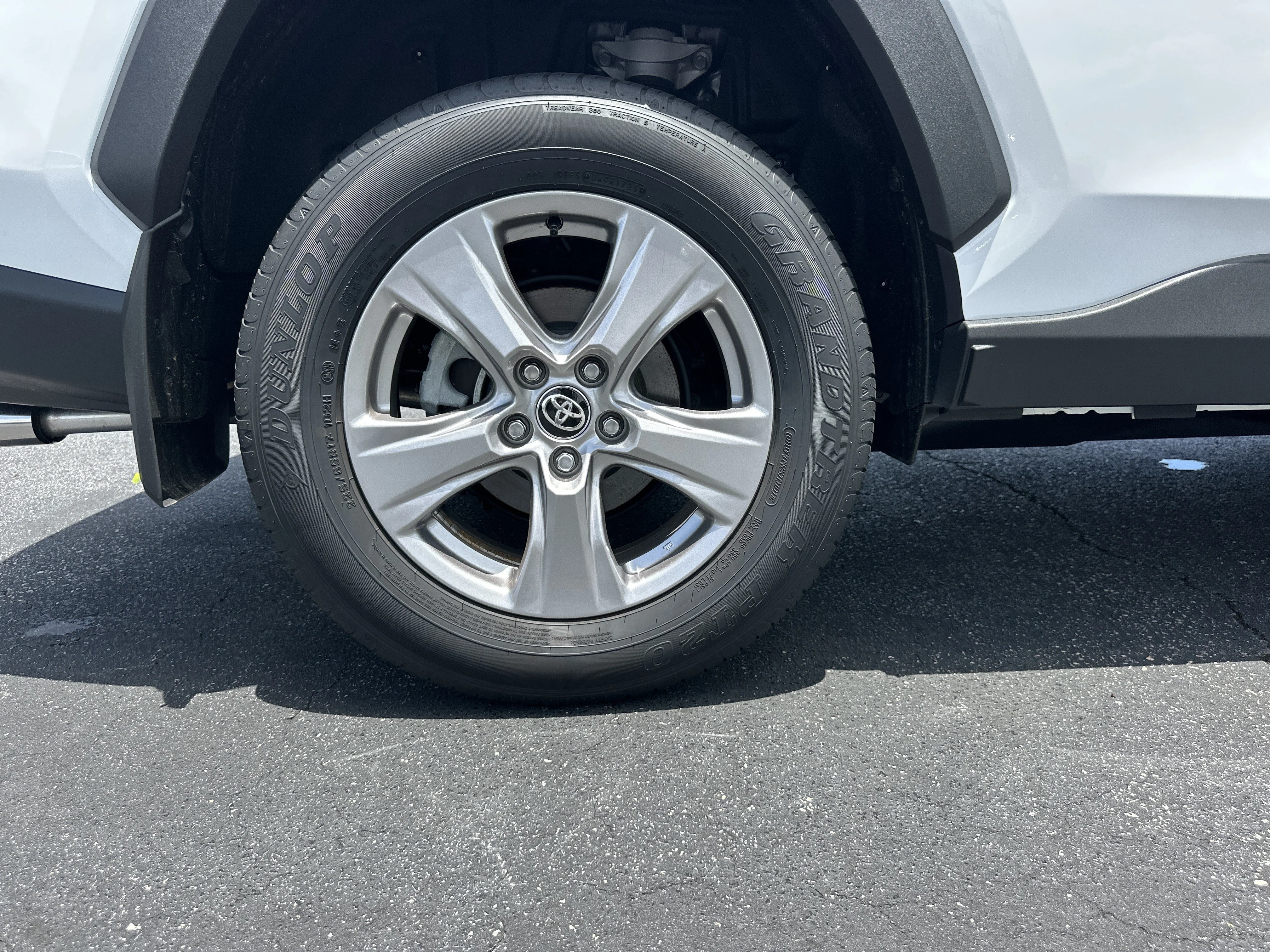 Used 2025 Ice Cap Toyota XLE image 17