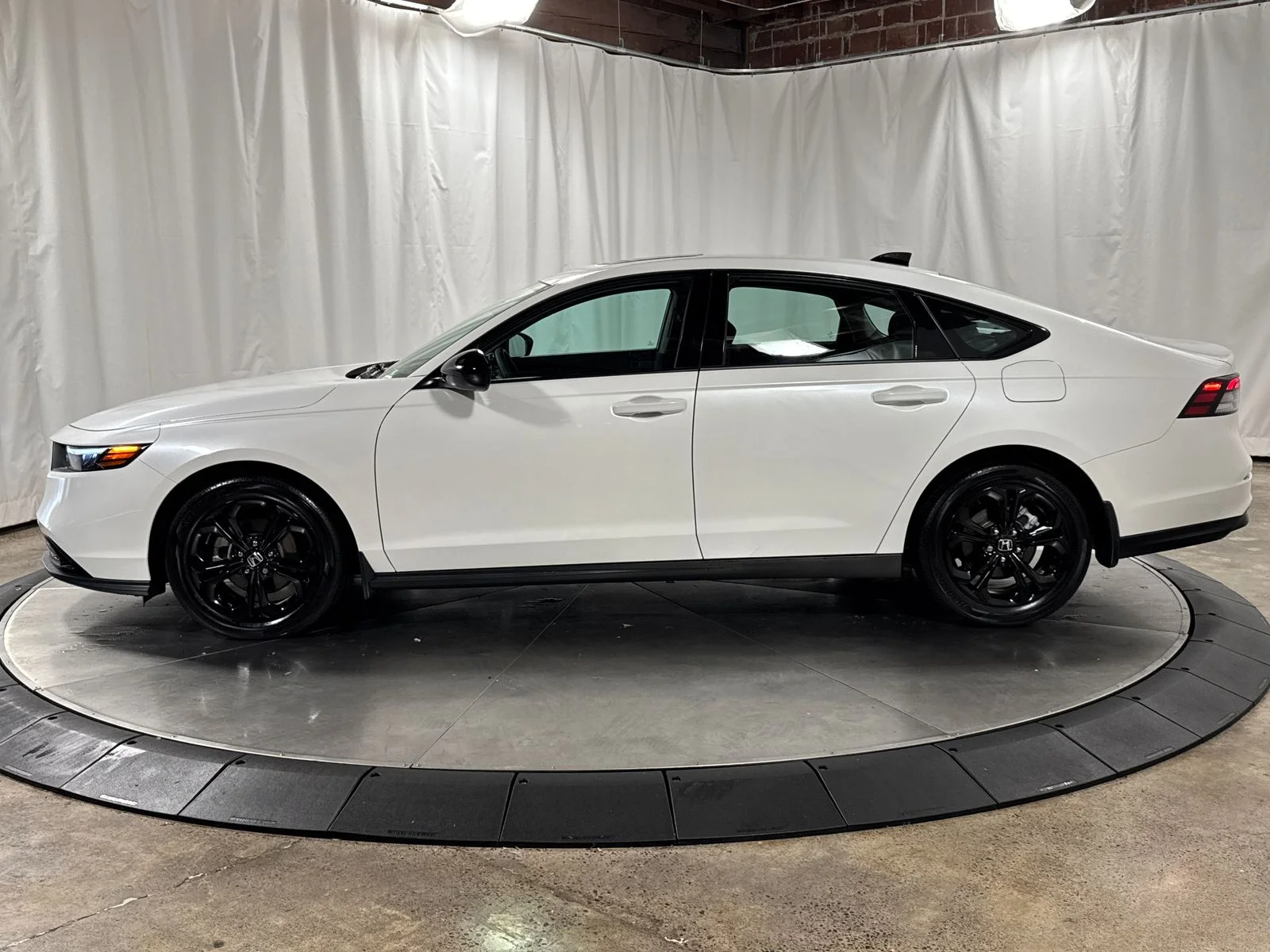 2025 Honda Accord SE - Photo 8
