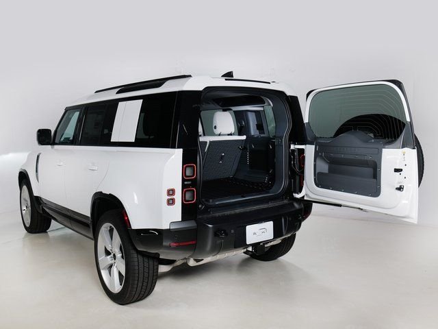 New 2026 Fuji White Land Rover X-Dynamic SE image 31