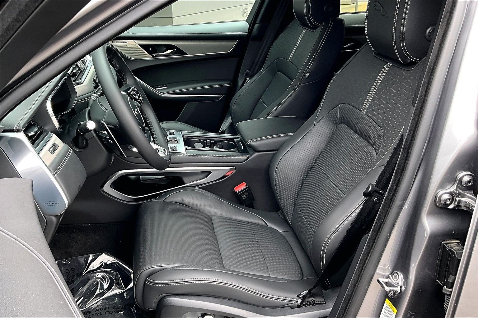 New 2026 Eiger Grey Jaguar P250 R-Dynamic S image 9