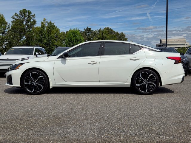 Used 2024 White Nissan 2.5 SR image 2
