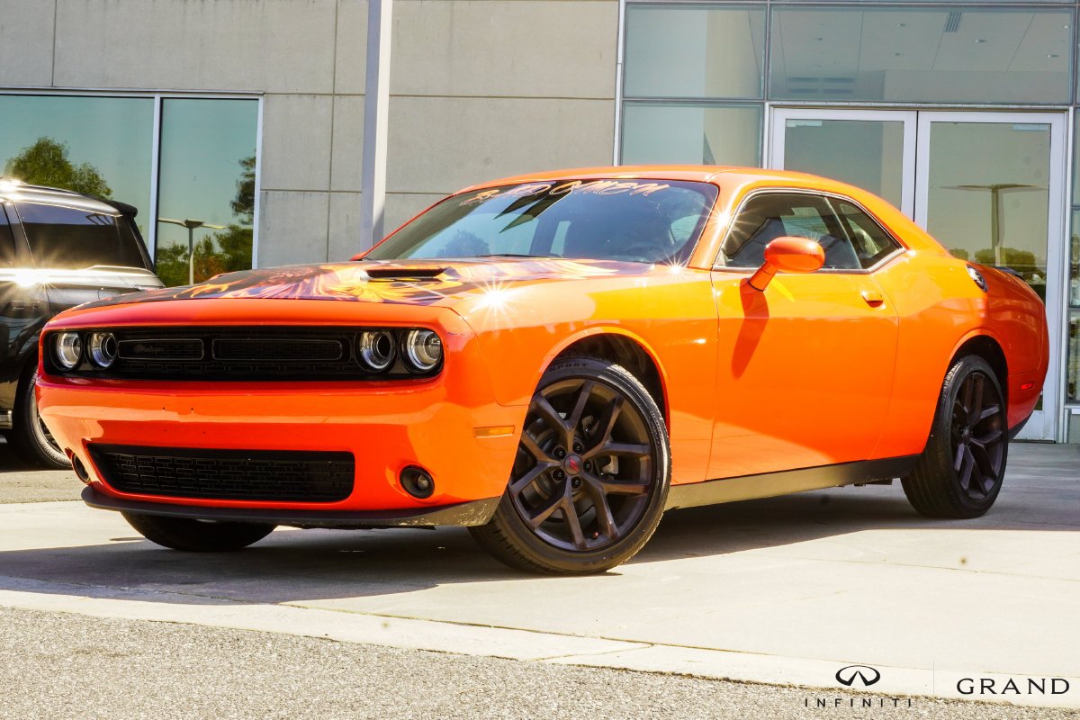 Used 2021 Orange Dodge SXT image 1